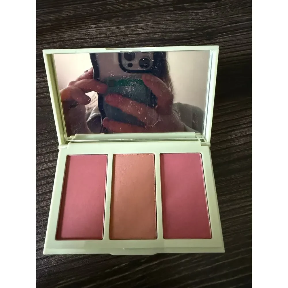 NWOT Estēe Lauder x Ladurée Makeup Bundle